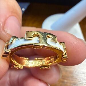 New Authentic TORY BURCH Serif T Logo White Enamel Stackable Ring Size 5.5